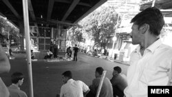 عده ای از کارگران ایرانی در تهران ، عکس تزئینی است