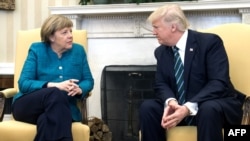 Donald Trump i Angela Merkel u Ovalnoj sobi Bijele kuće u Vašingtonu 17. marta 