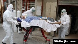Un pacient cu coronavirus transferat de medici în Iran