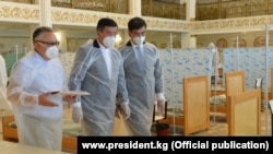 Сооронбай Жээнбеков түнкү стационарда.