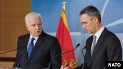 Rusija se snažno protivi članstvu Crne Gore u Sjevernoatlantskom savezu: Crnogorski premijer Duško Marković i generalni sekretar NATO Jens Stoltenberg