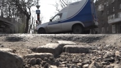 Ями на дорогах. Куди повідомити та як проконтролювати ремонт – інструкція від активістів (відео)