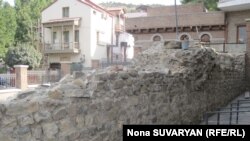 Удалось откопать стены некогда расположенного тут дворцового комплекса