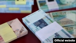 اعتراض به کاهش قدرت خرید، سقوط سطح زندگی و همچنین تبعیض‌ها از مواردی بود، که در شعارهای تظاهرات اخیر در شهرهای ایران بازتاب داشت. 
