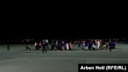 Prva grupa Avganistanaca koja je stigla na Kosovo u koordinaciji sa američkom Vladom, avgust 2021.