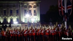 Londra: repeții pentru ceremonia militară care va însoți sicriul reginei Elisabeta miercuri, 14 septembrie, de la Palatul Buckingham la Westminster Hall, 12-13 septembrie 2022