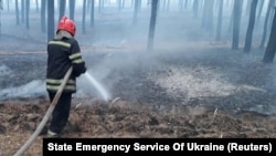 Напередодні тільки на Закарпатті рятувальники 25 разів виїжджали на гасіння пожеж сміття, сухої рослинності та чагарників (фото ілюстративне)