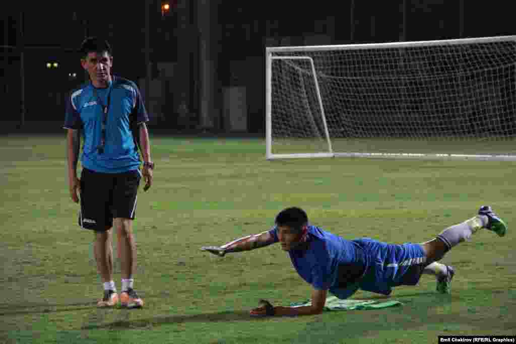Олимпийская сборная Кыргызстана под рукаводством главного тренера&nbsp;Мирлана Эшенова прибыла в город Аль-Айн 12 мая 2015 года.&nbsp;
