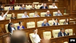 Deputații noului Parlament votează legile reformatoare