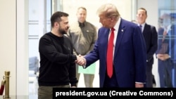 Liderul de la Kiev, Volodimir Zelenski, și președintele ales al SUA, Donald Trump, la New York, 27 septembrie 2024.