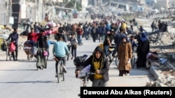 Raseljeni Palestinci napuštaju grad Gazu usred izraelske vojne operacije, 12. novembra 2024.