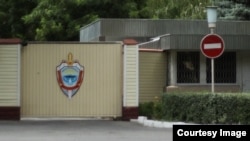 Въезд в здание ГКНБ.