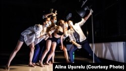 Scenă din spectacol.