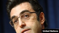 مازیار بهاری، روزنامه‌نگار ایرانی.