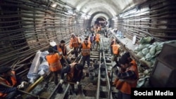 Мигранты, работающие в метро