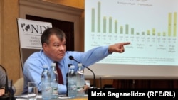 О своих опасениях заявил и глава грузинского офиса NDI Луис Наварро