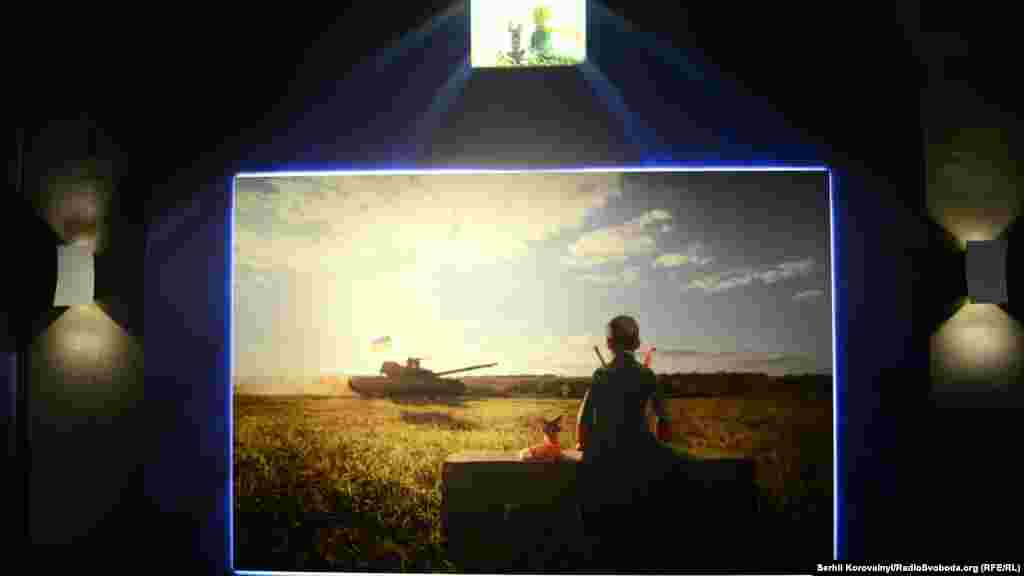 Оскільки автор хотів, щоб всі фотографії були неодмінно зроблені на фронті, у нього виникли труднощі із роботою над своєю версією ілюстрації до твору Антуана де Сент-Екзюпері &laquo;Маленький принц&raquo;. Врешті-решт йому вдалося знайти хлопчика із місцевих мешканців, і світлина була зроблена