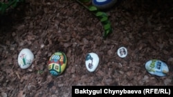 Таштарга да сүрөт түшүрүшөт