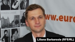 Dorin Drăguțanu în studioul Europei Libere la Chișinău