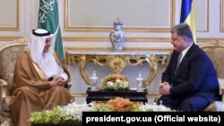 Президент України Петро Порошенко і керуючий директор Публічного інвестиційного фонду Королівства Саудівська Аравія Ясір бін Осман Ар-Румаян. Ер-Ріяд (Саудівська Аравія), 31 жовтня 2017 року