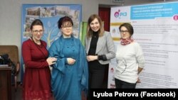 Любов Петрова (зліва), Наталя Тимощук (друга зліва)