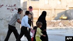Alepo: Pobunjenik i porodica koja beži od pucnjave, 31. jul 2012.
