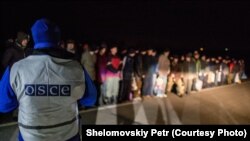 Представник ОБСЄ спостерігає за обміном полоненими між Україною і незаконними збройними угрупованнями 