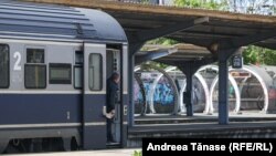 Plecarea trenului în Gara de Nord, cea mai mare stație feroviară a României, situată în București