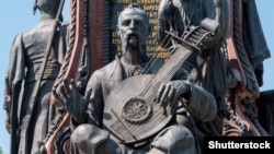 Кубань. Сліпий кобзар у скульптурній композиції в місті Краснодарі