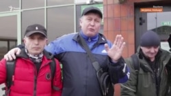 «Ми повертаємось, Україно! Путін, х...ло, чекай!»: українці повертаються додому (відео)