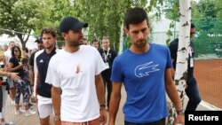 Григор Димитров беше първият от заразените звезди на "Адрия къп", а във вторник участникът и организатор Новак Джокович, също обяви, че е дал положителен тест за COVID-19