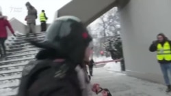 Sokkolót is használtak a rendőrök a békés tüntetők ellen