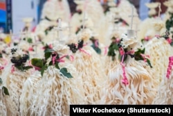 درخت کریسمس سنتی گرجستان که از شاخه‌های تراشیده شده گردو یا فندق درست می‌شود.