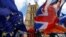 Zastave EU i Velike Britanije ispred Parlamenta u Londonu