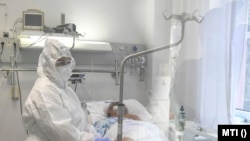 Koronavírusos beteg a Debreceni Egyetem Kenézy Gyula Egyetemi Kórházában 2020. október 15-én