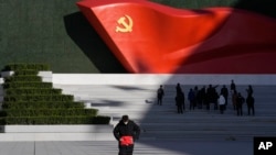 «Дехто в НАТО, граючи на міжнародній і регіональній напруженості і зводячи наклепи на нормальне нарощування військової потужності Китаю, шукає лише виправдання, щоб дозволити НАТО різко збільшити свої військові витрати»