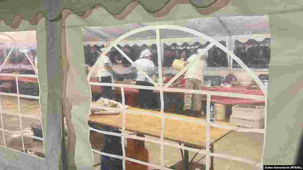 Policija tvrdi da je na skupu prstalica vlasti bilo 47.500 građana, a na skupu podrške Dijani Hrki oko 2.600 građana.