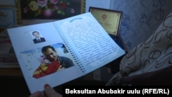 Алишер Саиповдун апасы Зайнабхан Саипова баласын эскерип жазган дептер. 