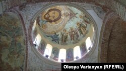 По мнению руководства Абхазии, на территории республики может существовать только один институт Абхазской православной церкви, поэтому необходимо объединение двух ныне действующих православных церковных организаций