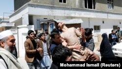 Жардырууда жарадар болгондордун бири. Кабул, 22-апрель, 2018-жыл. 