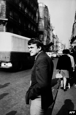 عکسی از میلان کوندرا در ۱۴ اکتبر ۱۹۷۳ در پراگ