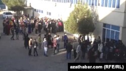 Очередь за продуктами в Туркменистане. (Фото из архива)