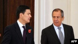 Дэвид Милибэнд (слева) и Сергей Лавров
