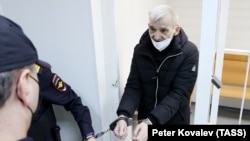 Yury Dmitriyev appears in court in Petrozavodsk in December 2021.