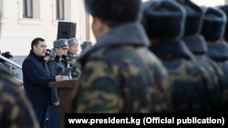 Президент Садыр Жапаров УКМКнын Жалал-Абаддагы башкармалыгында.