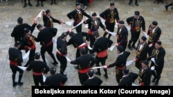 Kolo Bokeljske mornarice, Kotor, Crna Gora, 16. decembra 2021. Ovo kolo, zvano i kolo sv. Tripuna, spoj je sakralnih i svjetovnih elemenata iz života pomoraca.