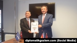 Элчи Кубанычбек Өмүралиев ANKASAM аналитикалык борборунда.