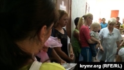 Очередь в крымской районной поликлинике. Архивное фото