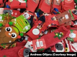 Îmbrăcămintea rămâne printre cadourile pe care românii preferă să le facă de Crăciun.