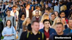 Scăderea se datorează perioadei de vară, când mulți oameni au fost în concediu de odihnă